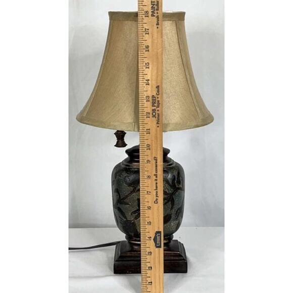 Vintage Ceramic Table Lamp Etched Floral w/ Shade & Ornate Pull Chain 18" - Picture 12 of 12